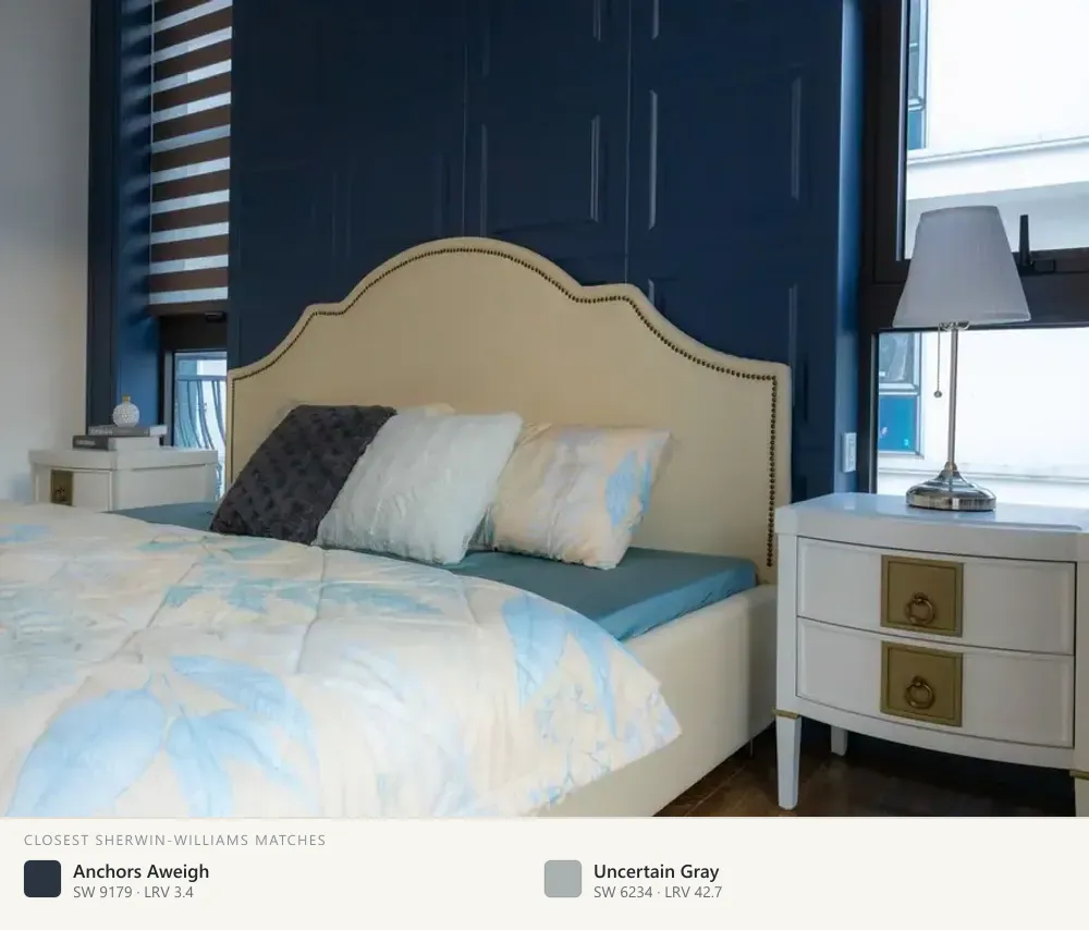 Navy accent behind the bed
